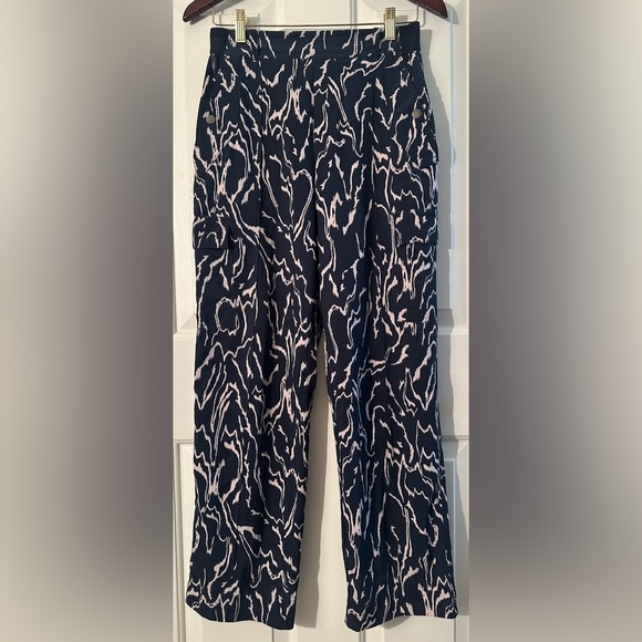 ATHLETA 4 PETITE Vienna Straight Leg Navy Print Cargo Stretch Center Seam Pocket - Picture 3 of 14